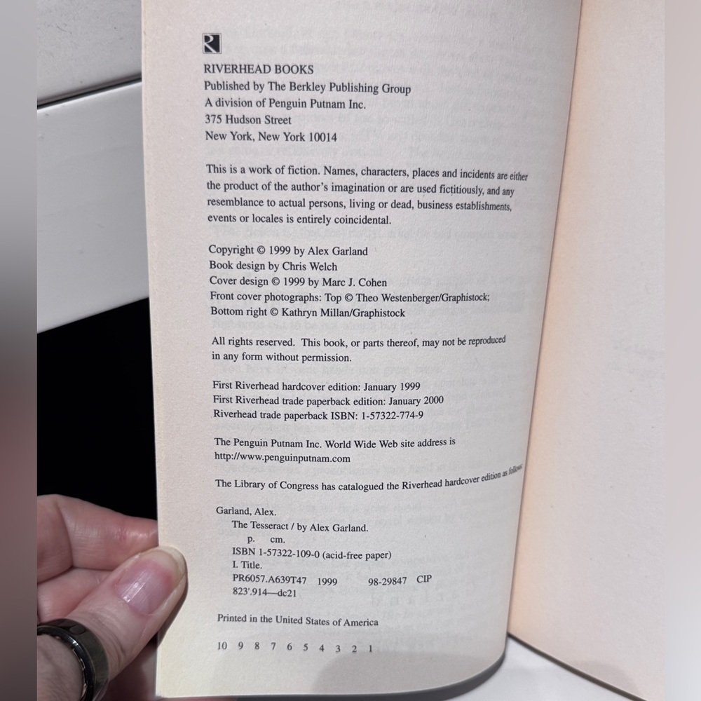 ππ΄ Best Selling Alex Garland Book Bundle β The Beach & The Tesseract π΄π - Picture 13 of 16